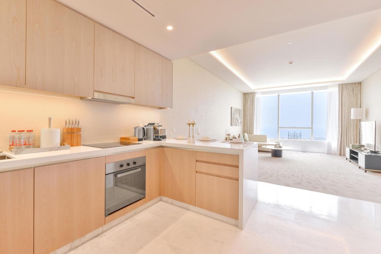 Ultra Luxury Palm Tower With Shared Hotel Facilities Dubai Exterior photo