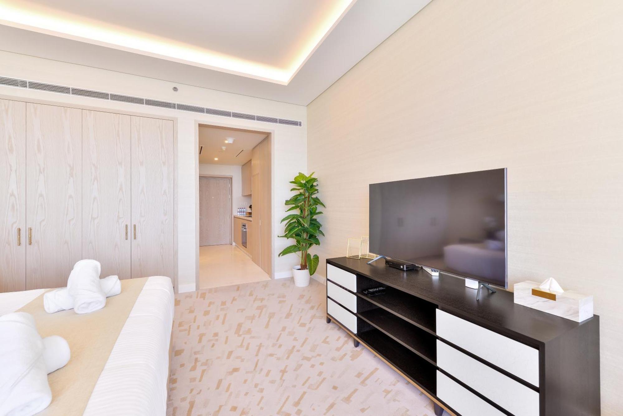 Ultra Luxury Palm Tower With Shared Hotel Facilities Dubai Exterior photo